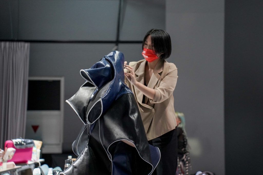 artist Yu Lun Lu's picture in real leather stay different competition